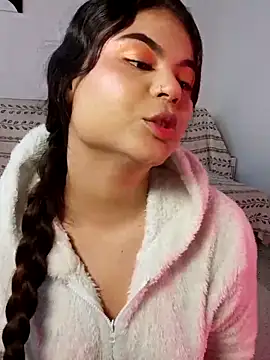 Cleo hills online show from March 17, 2:01 pm