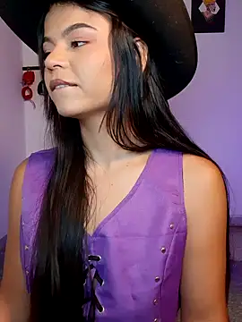 Cleo hills online show from March 26, 1:42 pm