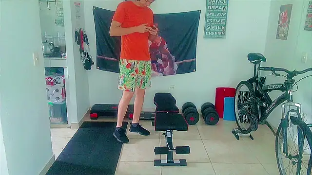 Snapshot of Andy_gray chatting on May 27, 12:23 pm Andy gray online show from May 27, 12:23 pm