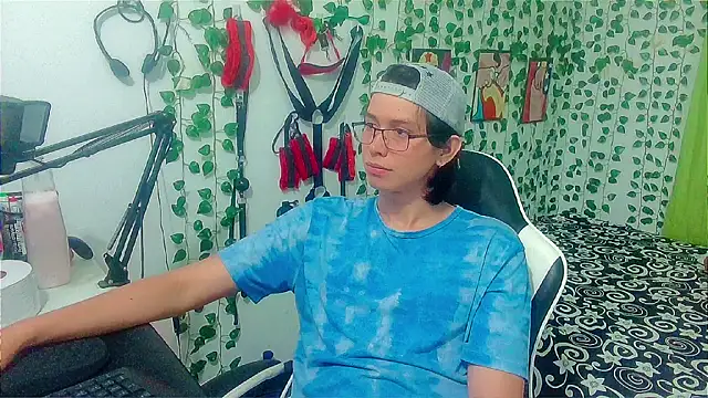 Snapshot of Andy_gray chatting on May 17, 1:11 pm Andy gray online show from May 17, 1:11 pm