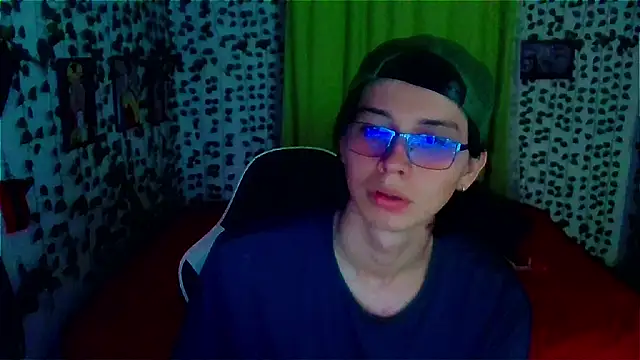 Snapshot of Andy_gray chatting on May 2, 12:32 pm Andy gray online show from May 2, 12:32 pm