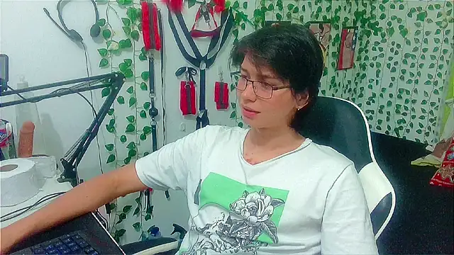 Andy gray online show from April 12, 12:30 pm