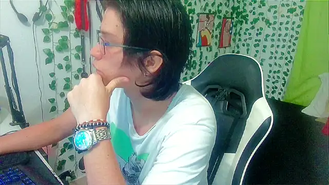 Snapshot of Andy_gray chatting on May 7, 11:46 am Andy gray online show from May 7, 11:46 am