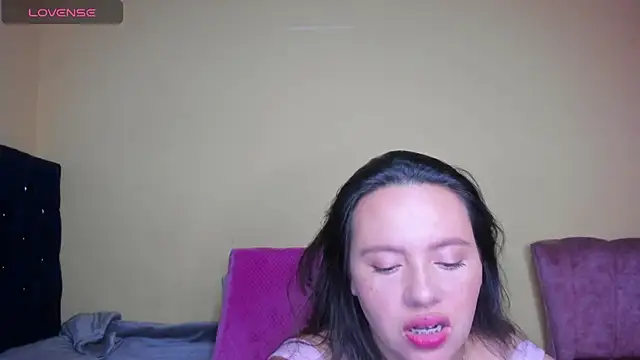 Snapshot of lauraguzman chatting on February 24, 3:40 am lauraguzman online show from February 24, 3:40 am