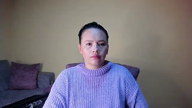 lauraguzman online show from March 19, 2:44 am