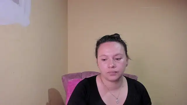 lauraguzman online show from July 15, 2:40 am
