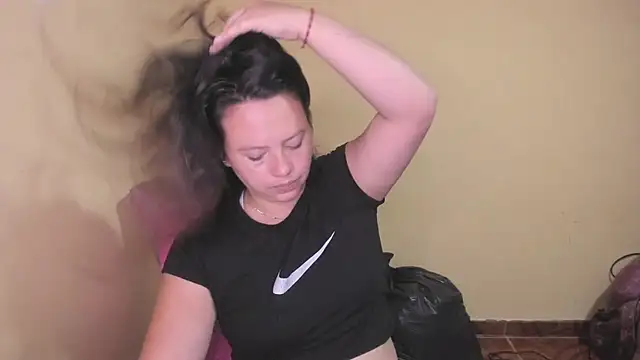 lauraguzman online show from July 9, 3:51 am