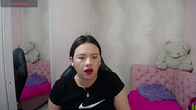 Snapshot of lauraguzman chatting on September 9, 3:16 am lauraguzman online show from September 9, 3:16 am