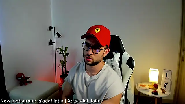 dafboy1 online show from June 4, 6:34 pm