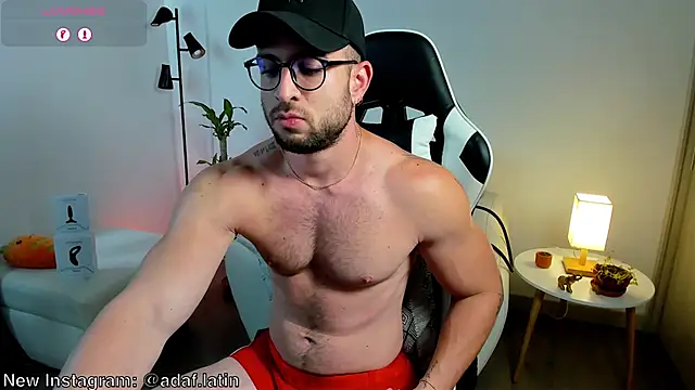 dafboy1 online show from May 3, 6:22 pm