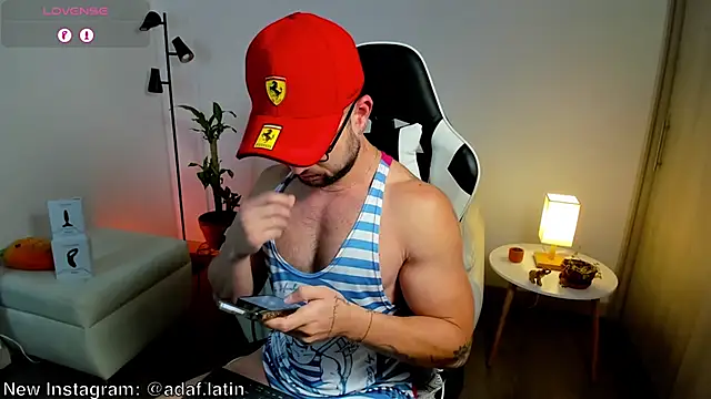 dafboy1 online show from May 4, 1:14 pm
