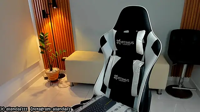 dafboy1 online show from March 11, 4:18 pm