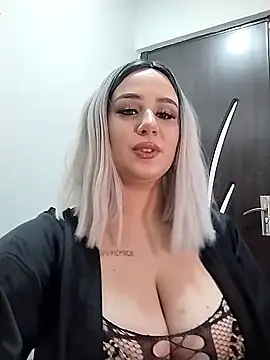 AdelinaJude online show from February 6, 10:17 pm