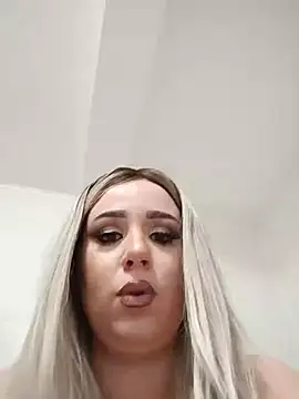 AdelinaJude online show from October 24, 9:25 pm