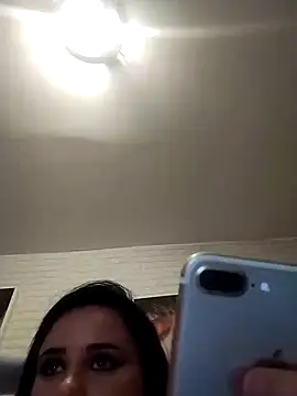 AdelinaJude online show from January 18, 11:33 pm