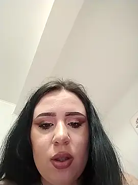 AdelinaJude online show from March 4, 9:00 pm