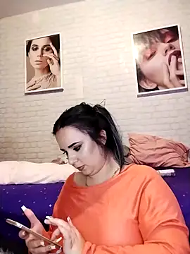 AdelinaJude online show from December 8, 7:00 pm