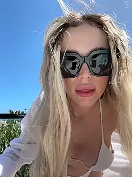 Snapshot of KylieJoyce chatting on February 14, 3:58 pm KylieJoyce online show from February 14, 3:58 pm