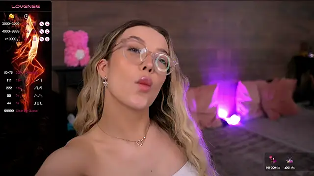 Snapshot of KylieJoyce chatting on February 9, 4:36 am KylieJoyce online show from February 9, 4:36 am