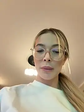 Snapshot of KylieJoyce chatting on February 26, 2:41 am KylieJoyce online show from February 26, 2:41 am