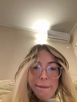 Snapshot of KylieJoyce chatting on February 27, 1:08 am KylieJoyce online show from February 27, 1:08 am