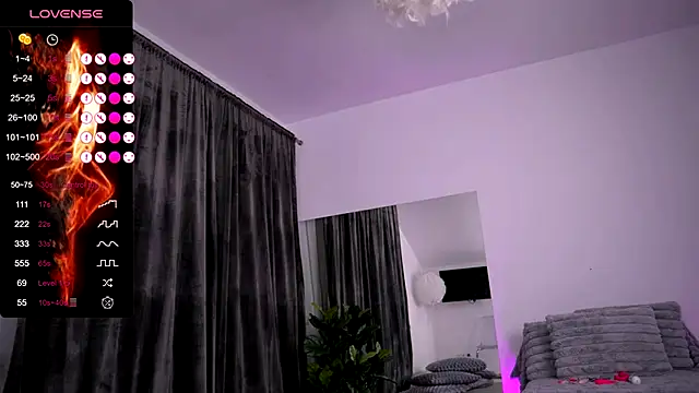 Snapshot of KylieJoyce chatting on October 2, 8:12 pm KylieJoyce online show from October 2, 8:12 pm