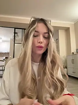 Snapshot of KylieJoyce chatting on February 26, 10:04 pm KylieJoyce online show from February 26, 10:04 pm