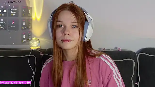 ValBae online show from November 11, 9:53 pm