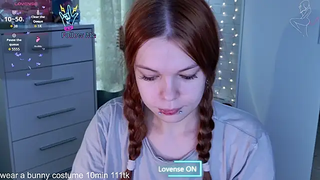 ValBae online show from April 4, 5:58 am