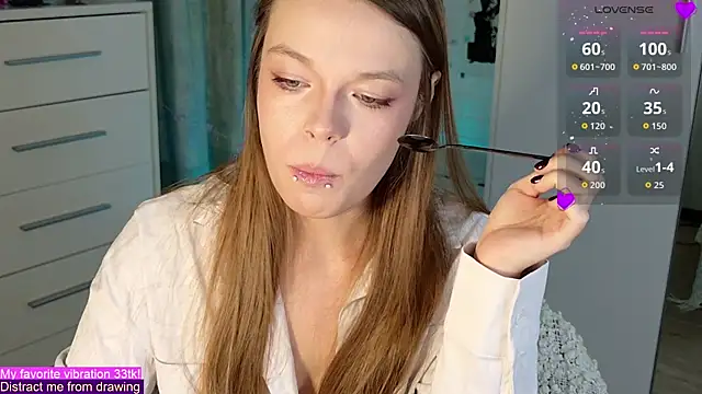 ValBae online show from September 28, 8:05 pm