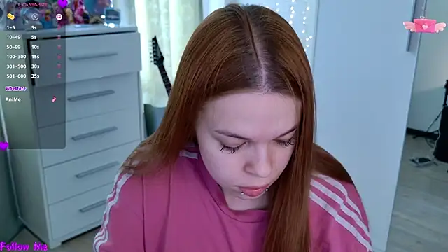 ValBae online show from April 13, 7:01 am