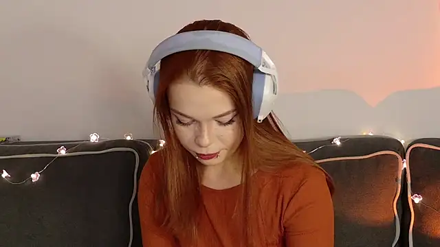 ValBae online show from November 6, 9:19 pm