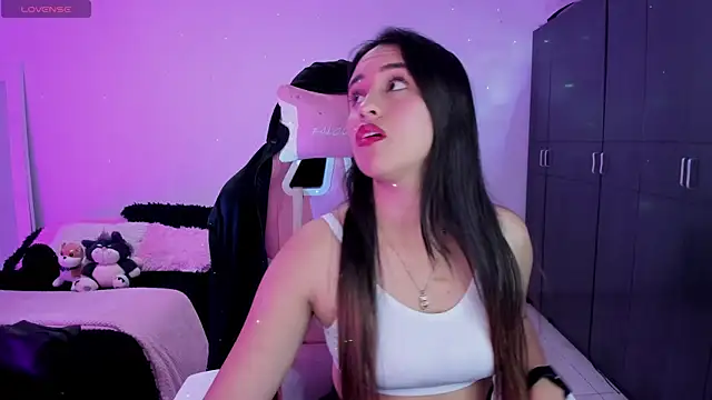 Snapshot of Tinylottie chatting on October 8, 10:21 pm Tinylottie online show from October 8, 10:21 pm