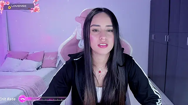 Snapshot of Tinylottie chatting on November 20, 1:06 am Tinylottie online show from November 20, 1:06 am