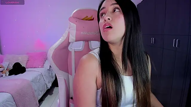 Snapshot of Tinylottie chatting on October 18, 11:07 pm Tinylottie online show from October 18, 11:07 pm