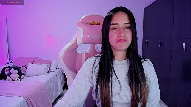 Snapshot of Tinylottie chatting on November 14, 4:38 am Tinylottie online show from November 14, 4:38 am