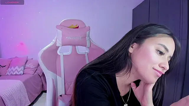 Snapshot of Tinylottie chatting on October 30, 6:27 pm Tinylottie online show from October 30, 6:27 pm