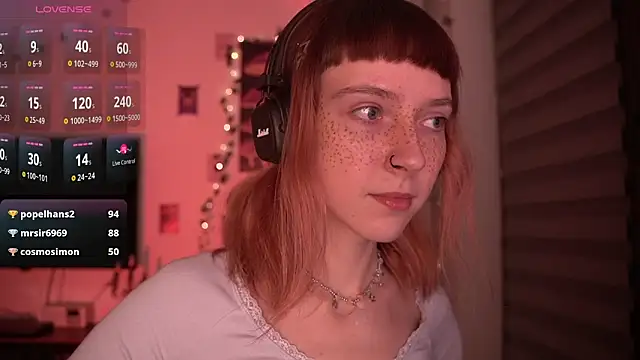 Snapshot of juliapie chatting on December 11, 4:28 am juliapie online show from December 11, 4:28 am