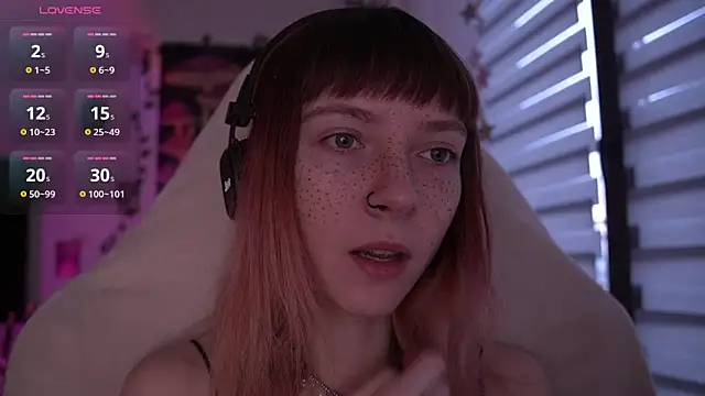 Snapshot of juliapie chatting on March 11, 5:35 am juliapie online show from March 11, 5:35 am