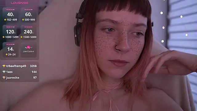 Snapshot of juliapie chatting on February 12, 8:38 am juliapie online show from February 12, 8:38 am