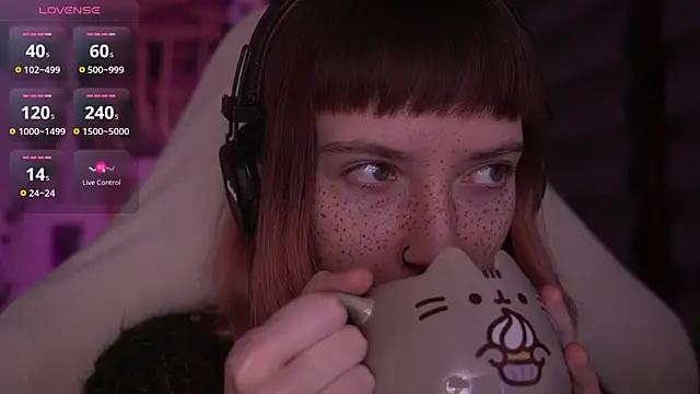 Snapshot of juliapie chatting on February 20, 5:01 am juliapie online show from February 20, 5:01 am