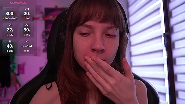 Snapshot of juliapie chatting on February 18, 9:17 am juliapie online show from February 18, 9:17 am