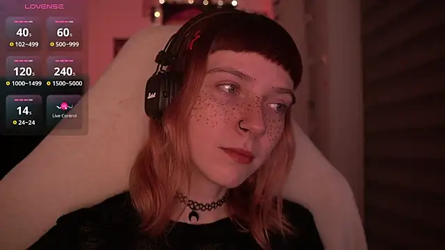 Snapshot of juliapie chatting on December 9, 4:12 am juliapie online show from December 9, 4:12 am