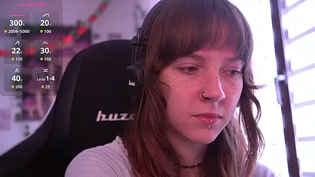 Snapshot of juliapie chatting on February 25, 10:04 am juliapie online show from February 25, 10:04 am