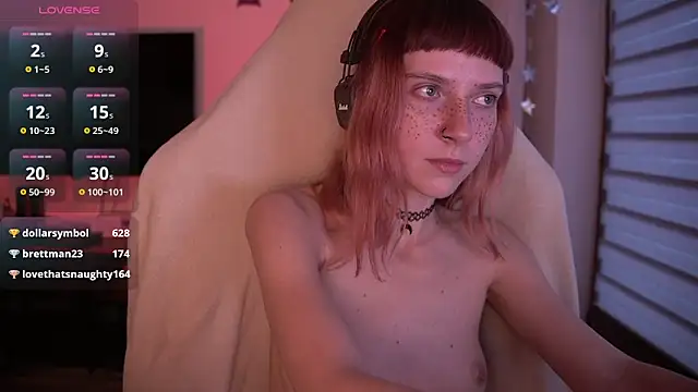 Snapshot of juliapie chatting on December 9, 7:17 am juliapie online show from December 9, 7:17 am