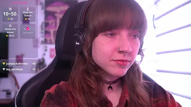 juliapie online show from May 12, 1:28 pm