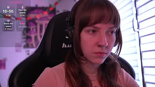 Snapshot of juliapie chatting on March 4, 10:01 am juliapie online show from March 4, 10:01 am