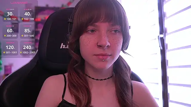 Snapshot of juliapie chatting on February 27, 10:04 am juliapie online show from February 27, 10:04 am