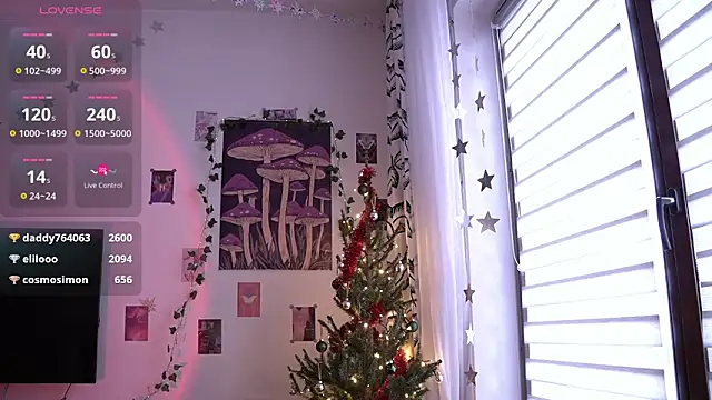 Snapshot of juliapie chatting on December 25, 10:39 am juliapie online show from December 25, 10:39 am