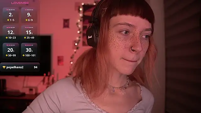 Snapshot of juliapie chatting on December 11, 1:26 am juliapie online show from December 11, 1:26 am